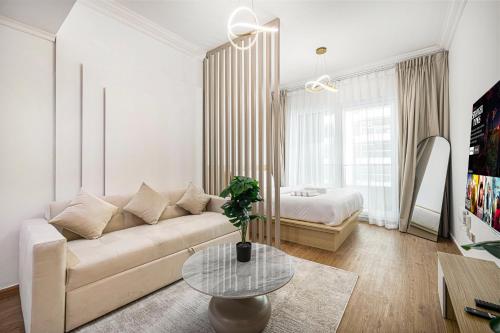 Luxury 3BHK with floating bed in Marina - Man 2506