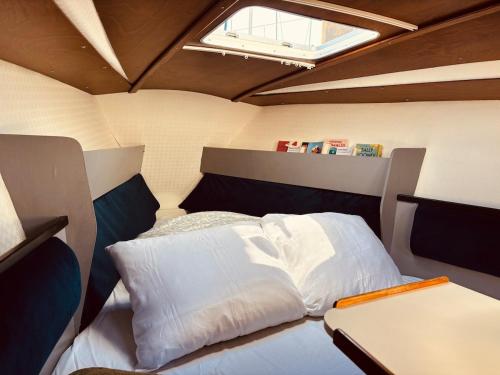 a bed in the middle of a small room at Deolinda Charming Boat Stay at Oriente Marina in Lisbon