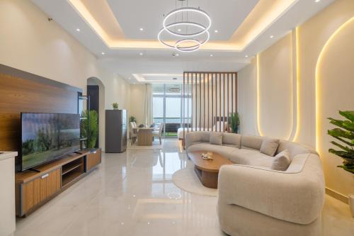 Lux 3BHK With Pvt Jacuzzi in Marina - Dec 1802
