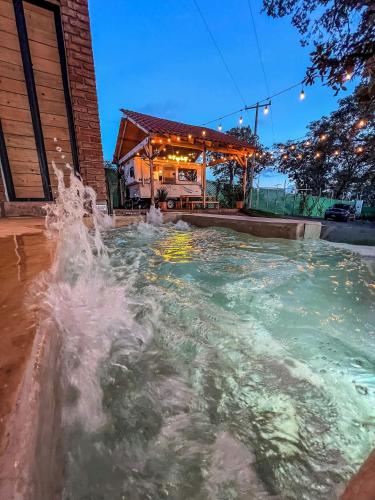 a water fountain in front of a building at Glamping con Jacuzzi en Guanajuato in Santa Rosa de Lima