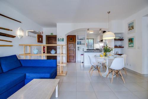 Relaxing 2BD Apt 500m Beach w AC WiFi Pool