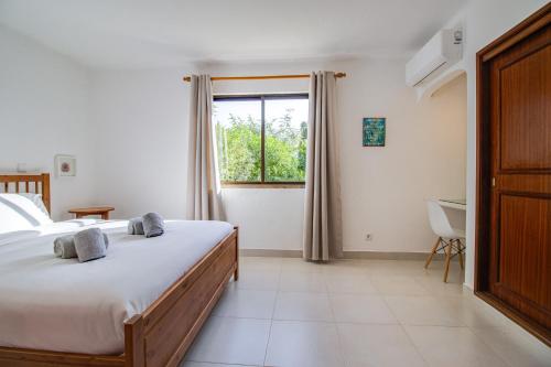 Relaxing 2BD Apt 500m Beach w AC WiFi Pool