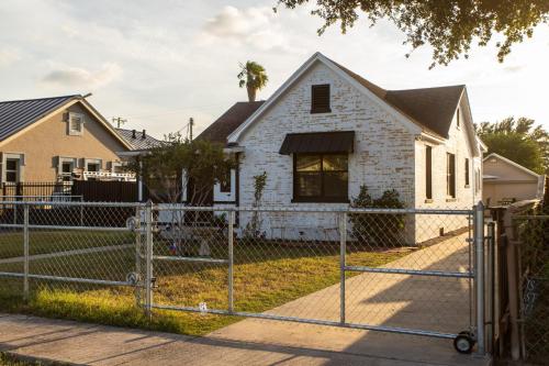 a house is seen behind a fence at Hidden Gem Near Plaza Mall - Mi Casita McAllen in McAllen