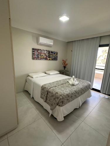 a bedroom with a large bed in a room at Ap Aquaville resort -CE in Aquiraz