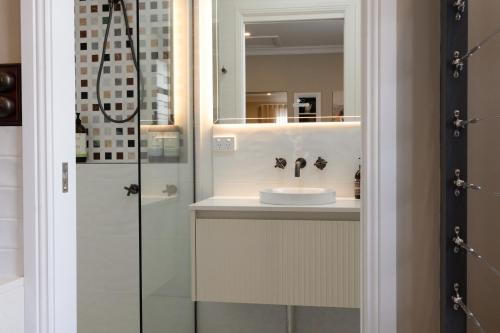 a bathroom with a sink and a mirror at Fox House Scone - Apartments in Scone