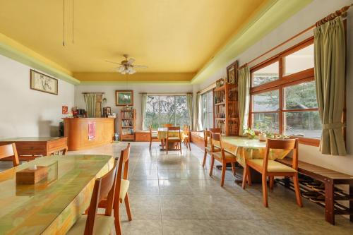 Zona d'estar a Green Forest Villa
