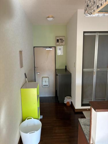 a bathroom with a toilet in a room at アルピエj107号室無料Wi-Fiあり熊本城徒歩5分 in Kami-kumamoto