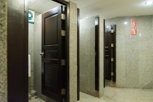 a hallway with three doors in a bathroom at Bangkok Loft at Nana Station in Bangkok