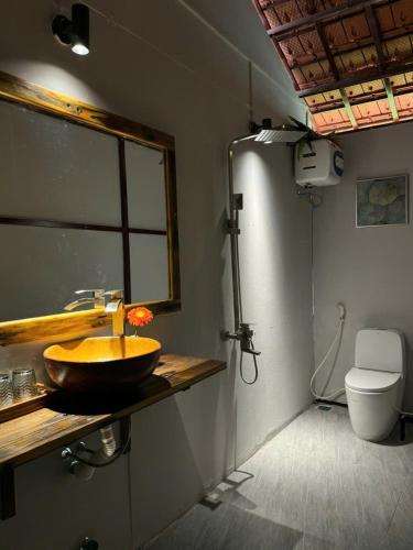 a bathroom with a sink and a toilet at Cat Bungalow Stay in Cư Chinh