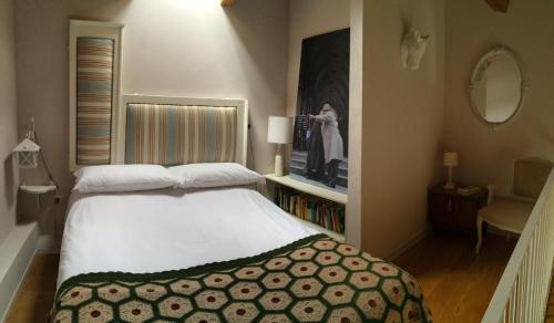 a bedroom with a large bed and a mirror at Altrocanto in Farindola