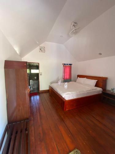 Llit o llits en una habitació de Namnoncave Resort