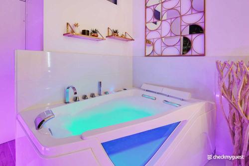 Exceptional studio- 2P- Moulin Rouge