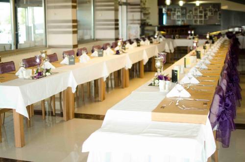 Restoran atau tempat lain untuk makan di Lavin Hotel & Spa