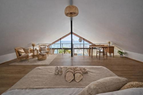 a bedroom with a bed and a table and chairs at The Cosy Sunset Beach Resort in Thong Sala