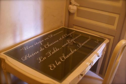 a sign on a table with writing on it at Le Crillon in Murs