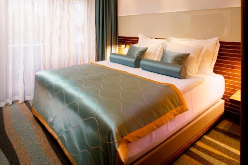 a bedroom with a large bed in a room at Hotel Navis in Orašje