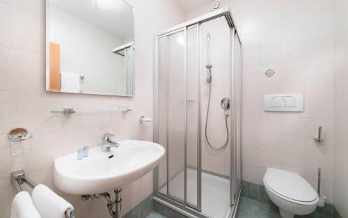Koupelna v ubytování Hotel Am Anger