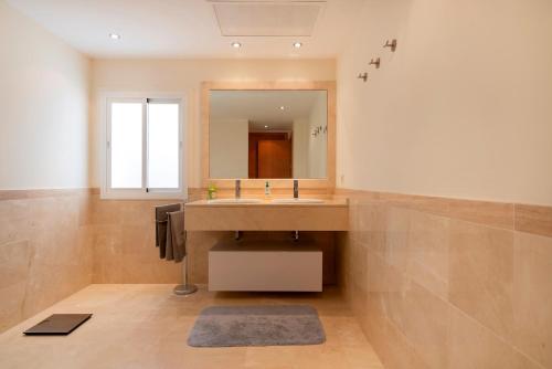 Puerto Banus Marina Apartment with Sea Views - Pass the Keys