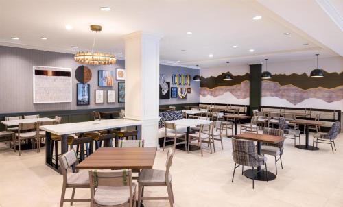 a dining room with tables and chairs in a restaurant at Hilton Garden Inn Denver Tech Center in Denver