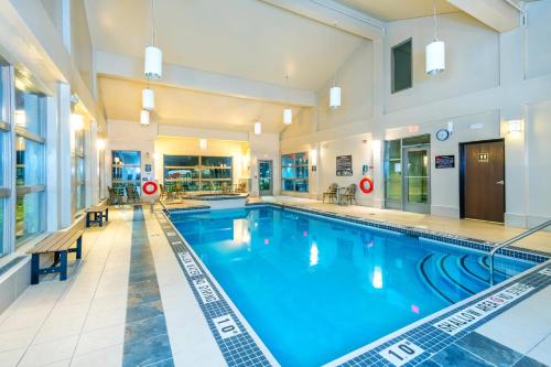 Swimmingpoolen hos eller tæt på Quality Inn & Suites