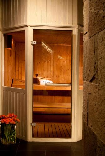 a sauna in a building with a vase of flowers at Hotel Hanza in Gdańsk