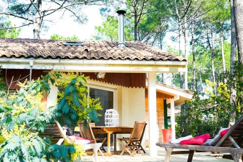 Lacanau Océan, maison 6p, grande terrasse sous les pins, golf, piscine & océan à vélo