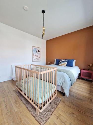 a bedroom with a crib in a room at Fully equiped 100 m2 appt with the perfect location in Vilvoorde