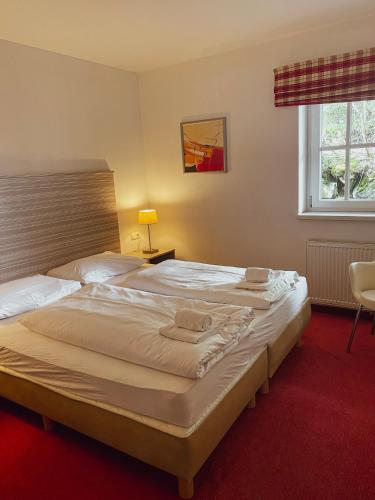 a large bed in a bedroom with a red carpet at Alpinresort Kaprun 3 in Kaprun
