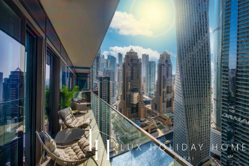 LUX The Marina Gate Sea View Suite