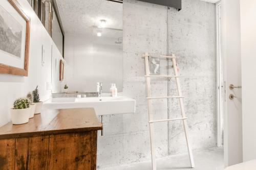 a bathroom with a ladder next to a sink at Da La Babi B&B in Arco