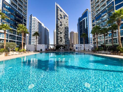 Luxury Waterfront Studio - Stunning Canal Views in Damac Maison Prive