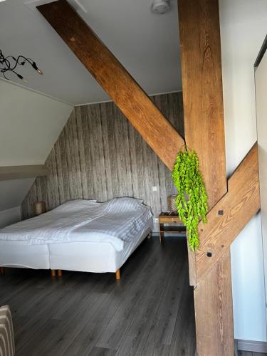 a bedroom with a bed in a attic at Bed en Bike Oudeschild in Oudeschild