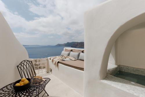 Blue Art Caves - Lunar Sea Suite