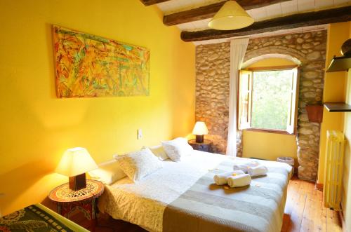 Una cama o camas en una habitación de Can Sisó