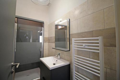 a bathroom with a sink and a shower at Le paradis de caux in Magnac-Bourg