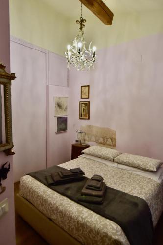 Lovely Apartment on the Arno river in Oltrarno