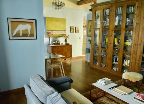 Lovely Apartment on the Arno river in Oltrarno