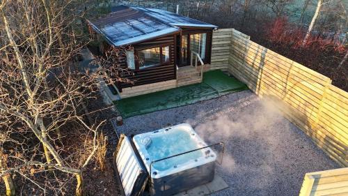an aerial view of a tiny house in the yard at Bethany Woodland Lodge in Winchburgh