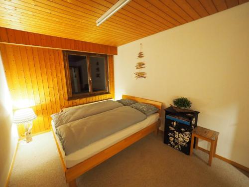 a bedroom with a bed with a window and a table at Naturnah und familienfreundlich in Degersheim
