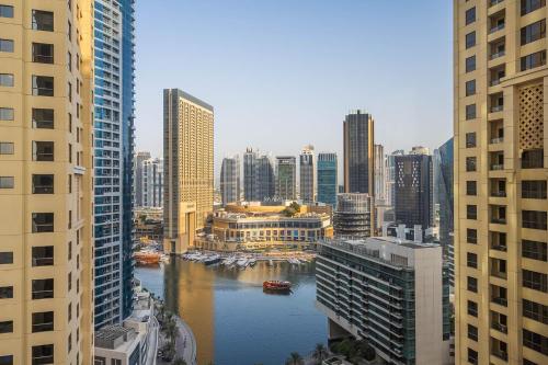Bright Apartment with Large Balcony and Water View in JBR