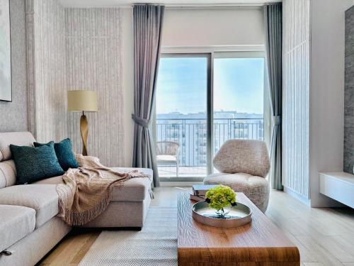 Waterfront 1BR at Waters Edge Yas Island