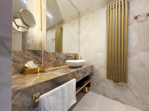 a bathroom with a sink and a mirror at Apartament - Vidok 301 in Olsztyn