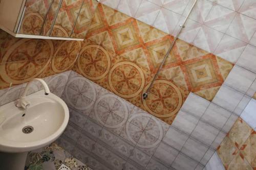 a bathroom with a toilet and a sink at Inviting 1-Bed House in Brusubi in Brusubi