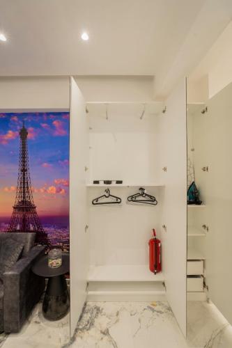 a room with a view of the eiffel tower at Serenity Nook by Sefi in Mesochórion