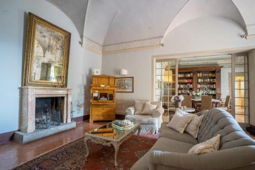 a living room with a couch and a fireplace at Hotel Villa Sermolli in Borgo a Buggiano