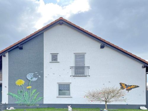 a building with a painting on the side of it at Pusteblume in Lübbenau
