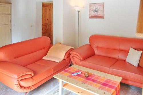 a living room with two red couches and a coffee table at Herz in Lübbenau