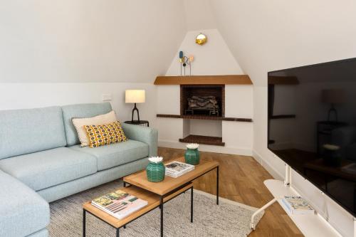 Miramar Attic by FeelFreeRentals