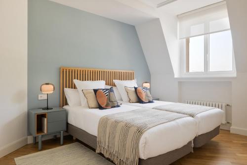 Miramar Attic by FeelFreeRentals