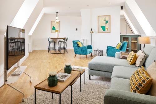 Miramar Attic by FeelFreeRentals